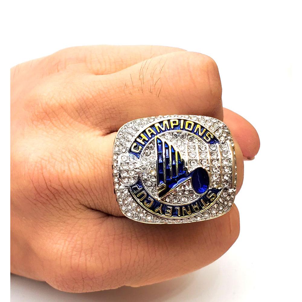 theScore - The St. Louis Blues' Stanley Cup rings are 🔥!